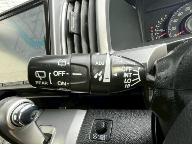 ステップワゴンスパーダ パワーエディション　純正９インチナビ　バックカメラ　フルセグＴＶ　ＣＤ　ＤＶＤ　ＨＩＤヘッドライト　オートライト　両側電動スライドドア　純正１６インチアルミ　ＥＴＣ　アイドリングストップ（25枚目）