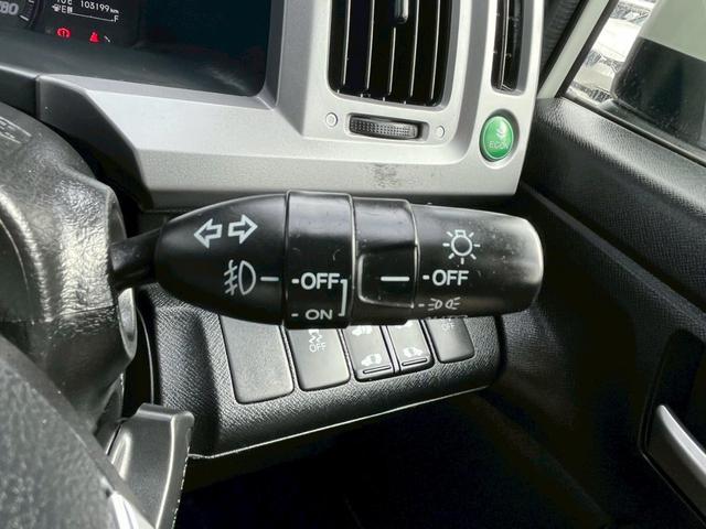 ステップワゴンスパーダ パワーエディション　純正９インチナビ　バックカメラ　フルセグＴＶ　ＣＤ　ＤＶＤ　ＨＩＤヘッドライト　オートライト　両側電動スライドドア　純正１６インチアルミ　ＥＴＣ　アイドリングストップ（26枚目）