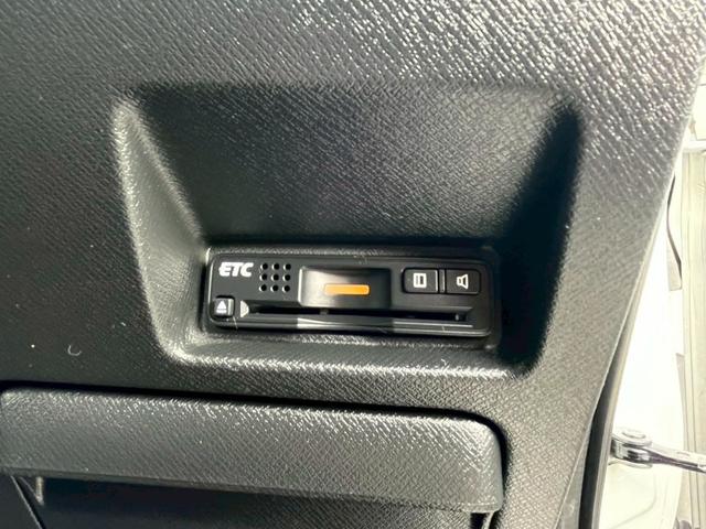 ステップワゴンスパーダ パワーエディション　純正９インチナビ　バックカメラ　フルセグＴＶ　ＣＤ　ＤＶＤ　ＨＩＤヘッドライト　オートライト　両側電動スライドドア　純正１６インチアルミ　ＥＴＣ　アイドリングストップ（30枚目）