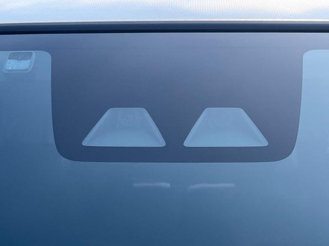 【スマートアシスト】走行中に前方の車両等を認識し、衝突しそうな時は警報とブレーキで衝突回避と被害軽減をアシスト。より安全にドライブをお楽しみいただけます。