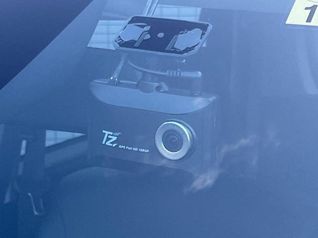 【ドライブレコーダー】安心・安全なカーライフに必須のドライブレコーダーを装備！走行中はもちろん、あおり運転や事故に遭遇した際の状況も映像で記録し、万一のリスクに備えます。