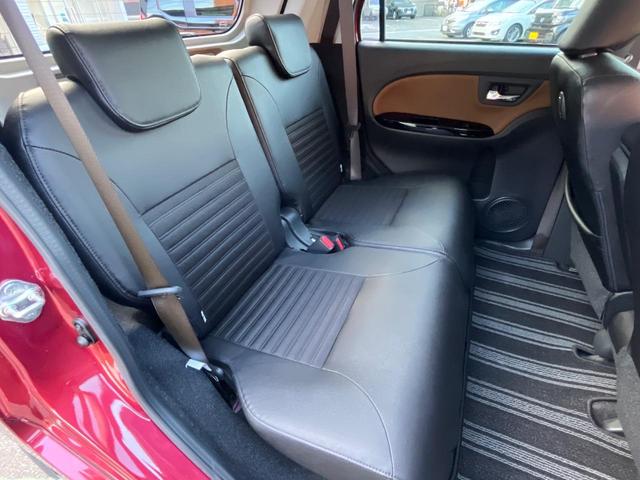 後部座席も気になるようなキズ・汚れやへたり等、大きなダメージはなく、良好な状態です。