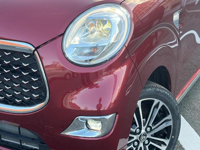 【ＬＥＤヘッドライト】悪天候や夜間走行時も良好な視界を確保し安心して運転できる高輝度ＬＥＤヘッドライトを装備！点灯速度が早く、消費電力も抑えられています。