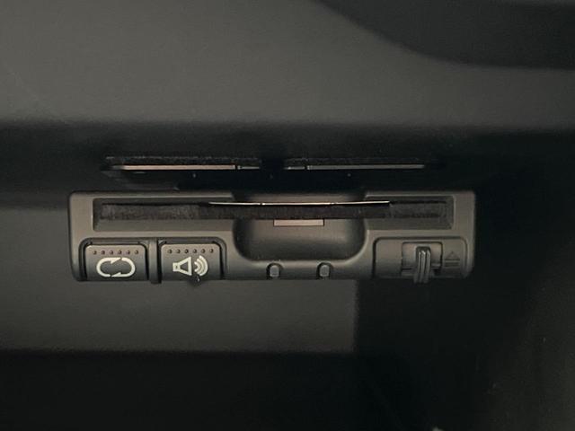 ノート メダリスト　全周囲カメラ　禁煙車　ハーフレザーシート　ドラレコ　コーナーセンサー　スマートキー　ＬＥＤヘッド　ＥＴＣ　純正１５インチアルミ　オートライト　オートエアコン　Ｂｌｕｅｔｏｏｔｈ　ＣＤ　ＤＶＤ再生（5枚目）