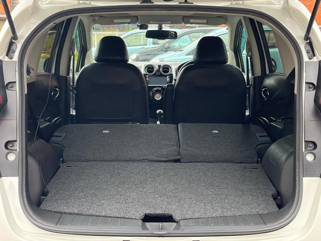 ノート メダリスト　全周囲カメラ　禁煙車　ハーフレザーシート　ドラレコ　コーナーセンサー　スマートキー　ＬＥＤヘッド　ＥＴＣ　純正１５インチアルミ　オートライト　オートエアコン　Ｂｌｕｅｔｏｏｔｈ　ＣＤ　ＤＶＤ再生（11枚目）