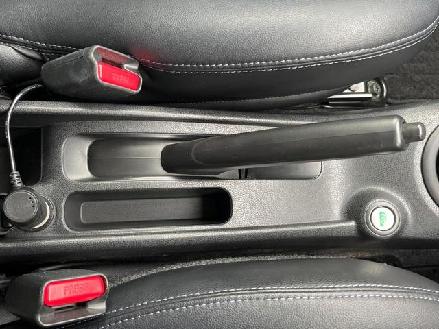 ノート メダリスト　全周囲カメラ　禁煙車　ハーフレザーシート　ドラレコ　コーナーセンサー　スマートキー　ＬＥＤヘッド　ＥＴＣ　純正１５インチアルミ　オートライト　オートエアコン　Ｂｌｕｅｔｏｏｔｈ　ＣＤ　ＤＶＤ再生（27枚目）