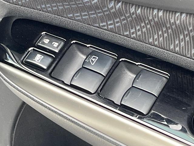 ノート メダリスト　全周囲カメラ　禁煙車　ハーフレザーシート　ドラレコ　コーナーセンサー　スマートキー　ＬＥＤヘッド　ＥＴＣ　純正１５インチアルミ　オートライト　オートエアコン　Ｂｌｕｅｔｏｏｔｈ　ＣＤ　ＤＶＤ再生（34枚目）