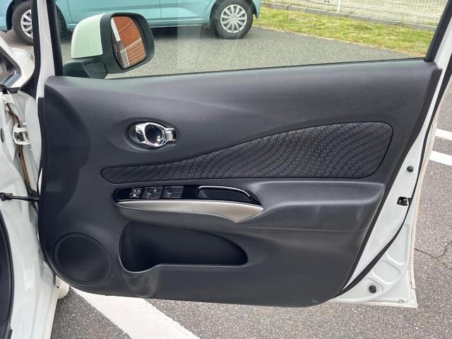 ノート メダリスト　全周囲カメラ　禁煙車　ハーフレザーシート　ドラレコ　コーナーセンサー　スマートキー　ＬＥＤヘッド　ＥＴＣ　純正１５インチアルミ　オートライト　オートエアコン　Ｂｌｕｅｔｏｏｔｈ　ＣＤ　ＤＶＤ再生（37枚目）