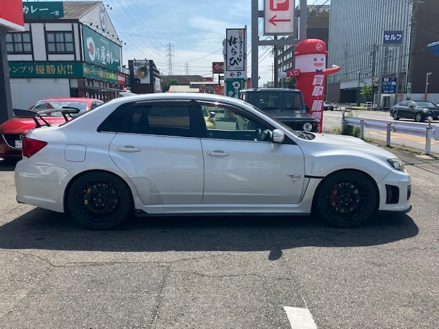 インプレッサ ＷＲＸ　ＳＴＩ　ｔＳタイプＲＡ　ＮＢＲチャレンジＰ　ユーザー買取車　ナビ　フルセグＴＶ　バックカメラ　ＳＴＩブース計　ＳＴＩリアスポイラー　テイン車高調（6枚目）