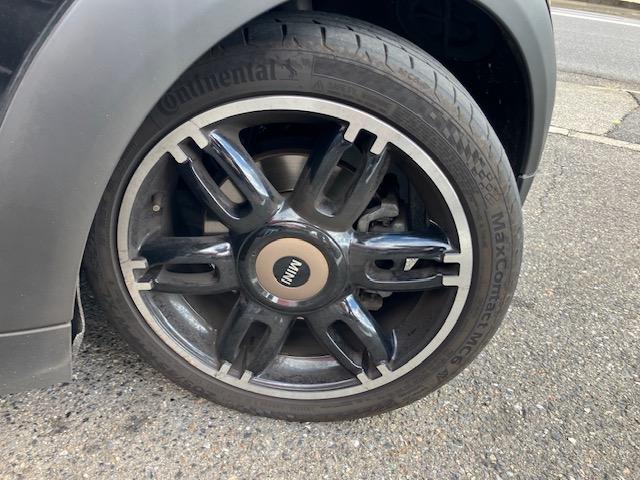 ＭＩＮＩ クーパー　クラブマン　ボンドストリートＰＫＧ　ユーザー買取車　ボンドストリートＰＫＧ　専用レザーシート　専用ＡＷ　プッシュスタート　シートヒーター　ハーマンカードン（12枚目）