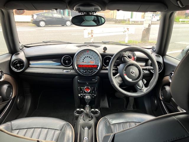 ＭＩＮＩ クーパー　クラブマン　ボンドストリートＰＫＧ　ユーザー買取車　ボンドストリートＰＫＧ　専用レザーシート　専用ＡＷ　プッシュスタート　シートヒーター　ハーマンカードン（16枚目）