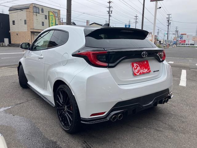 GRヤリス  ワンオーナー ユーザー様買取車 純正エアロ 純正4本出しマフラー 赤キャリパー ディスプレイオーディオ LEDヘッドライト(4枚目)