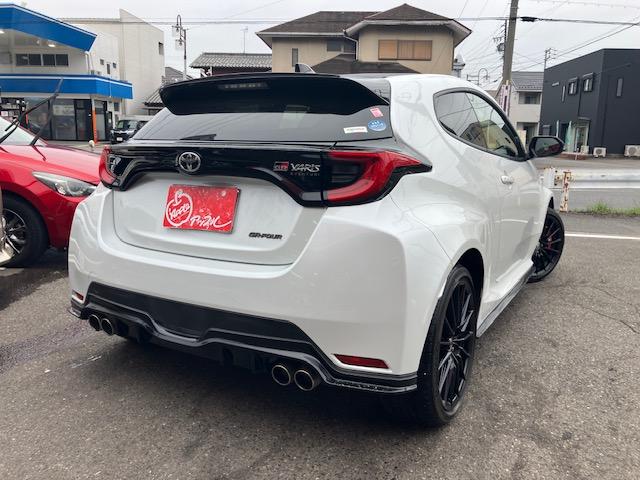 GRヤリス  ワンオーナー ユーザー様買取車 純正エアロ 純正4本出しマフラー 赤キャリパー ディスプレイオーディオ LEDヘッドライト(6枚目)