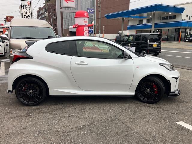 GRヤリス  ワンオーナー ユーザー様買取車 純正エアロ 純正4本出しマフラー 赤キャリパー ディスプレイオーディオ LEDヘッドライト(7枚目)