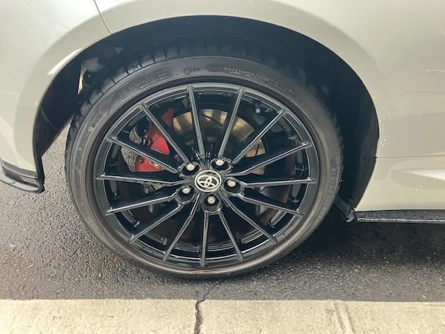 GRヤリス  ワンオーナー ユーザー様買取車 純正エアロ 純正4本出しマフラー 赤キャリパー ディスプレイオーディオ LEDヘッドライト(11枚目)