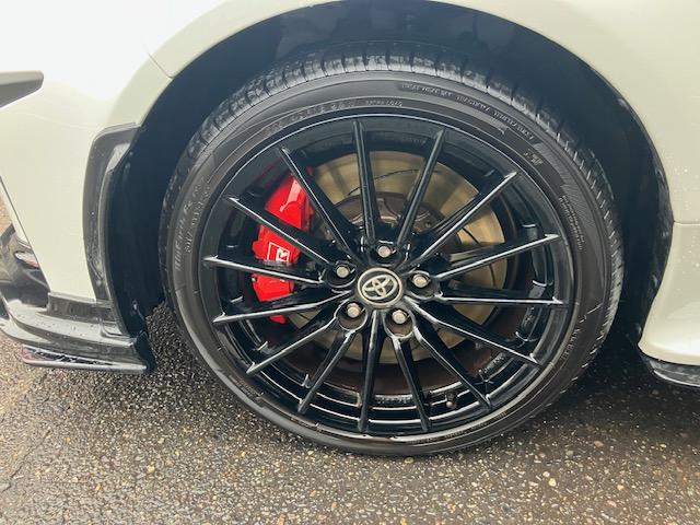 GRヤリス  ワンオーナー ユーザー様買取車 純正エアロ 純正4本出しマフラー 赤キャリパー ディスプレイオーディオ LEDヘッドライト(13枚目)