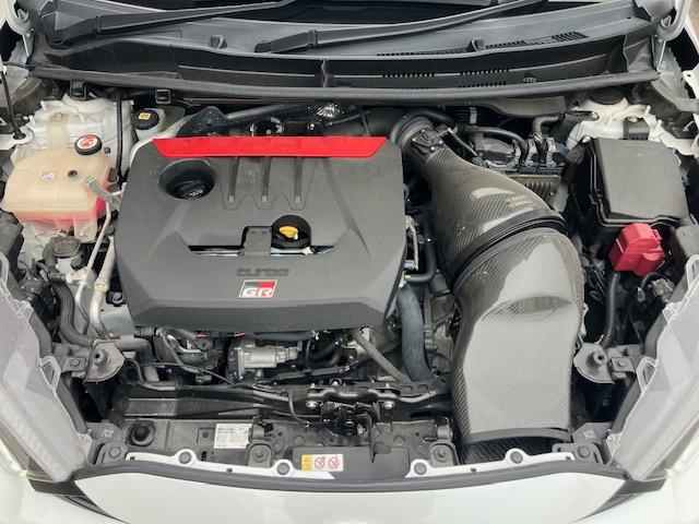 GRヤリス  ワンオーナー ユーザー様買取車 純正エアロ 純正4本出しマフラー 赤キャリパー ディスプレイオーディオ LEDヘッドライト(14枚目)