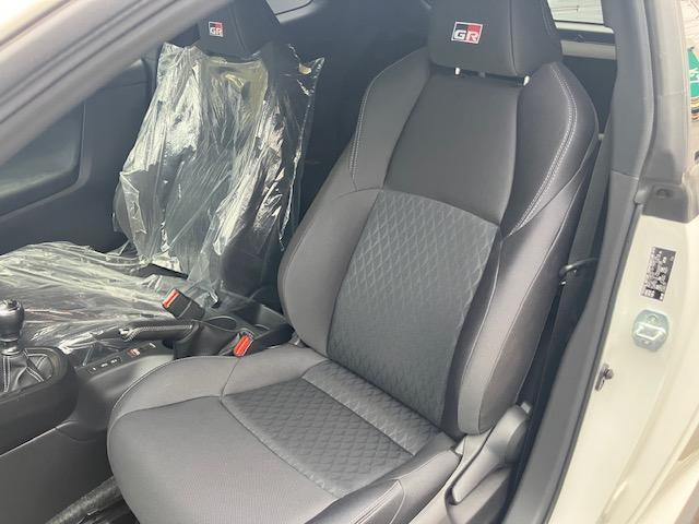 GRヤリス  ワンオーナー ユーザー様買取車 純正エアロ 純正4本出しマフラー 赤キャリパー ディスプレイオーディオ LEDヘッドライト(21枚目)