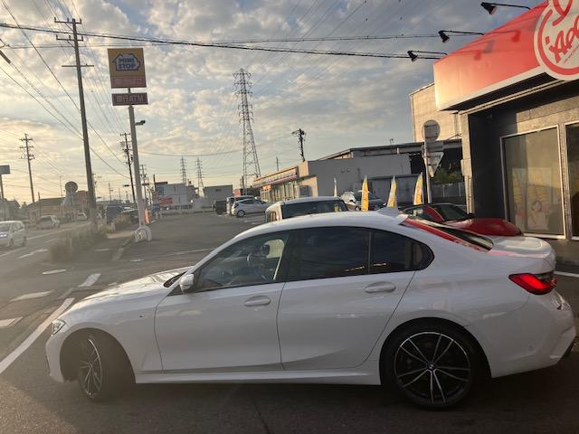 ３シリーズ ３２０ｄ　ｘＤｒｉｖｅ　Ｍスポーツ　ユーザー様買取車　レーザーライト　ヘッドアップディスプレイ　本革シート　パワートランク　純正１９インチＡＷ　コンフォートアクセス　ＥＴＣ　シートヒーター（3枚目）