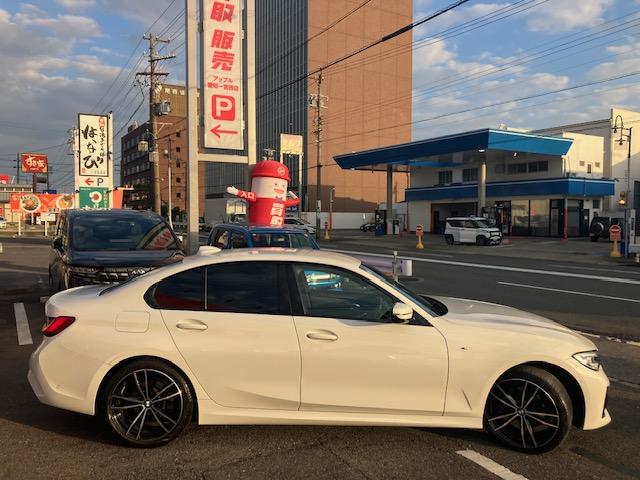 ３シリーズ ３２０ｄ　ｘＤｒｉｖｅ　Ｍスポーツ　ユーザー様買取車　レーザーライト　ヘッドアップディスプレイ　本革シート　パワートランク　純正１９インチＡＷ　コンフォートアクセス　ＥＴＣ　シートヒーター（7枚目）