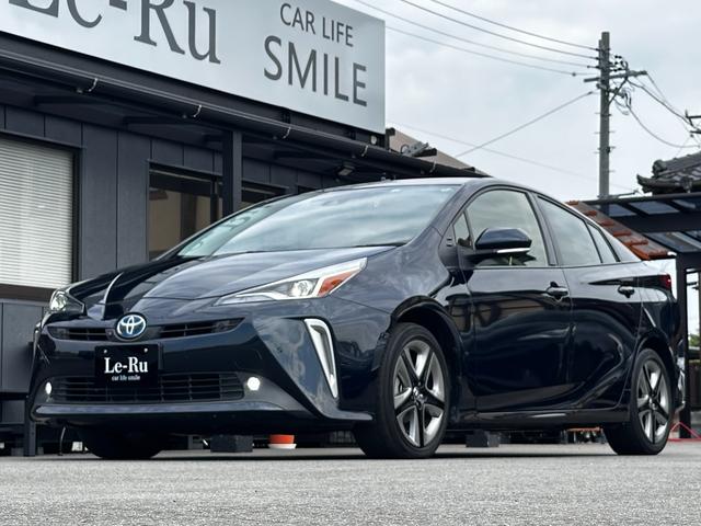 プリウス Ａツーリングセレクション　パノラミックビューモニター　禁煙車　パワーシート　前後ドラレコ　ＥＴＣ２．０　８インチディスプレイ　フルセグＴＶ　シートヒーター　トヨタセーフティセンス　クリアランスソナー（2枚目）