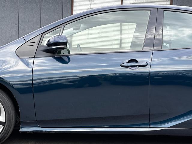 プリウス Ａツーリングセレクション　パノラミックビューモニター　禁煙車　パワーシート　前後ドラレコ　ＥＴＣ２．０　８インチディスプレイ　フルセグＴＶ　シートヒーター　トヨタセーフティセンス　クリアランスソナー（8枚目）