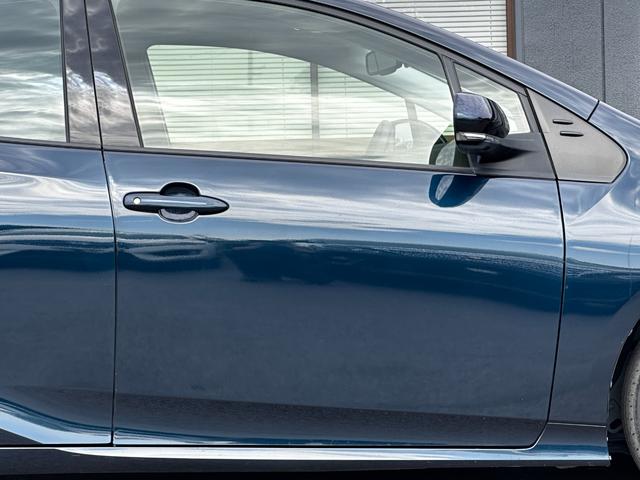 プリウス Ａツーリングセレクション　パノラミックビューモニター　禁煙車　パワーシート　前後ドラレコ　ＥＴＣ２．０　８インチディスプレイ　フルセグＴＶ　シートヒーター　トヨタセーフティセンス　クリアランスソナー（12枚目）