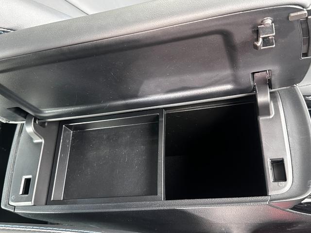 プリウス Ａツーリングセレクション　パノラミックビューモニター　禁煙車　パワーシート　前後ドラレコ　ＥＴＣ２．０　８インチディスプレイ　フルセグＴＶ　シートヒーター　トヨタセーフティセンス　クリアランスソナー（33枚目）