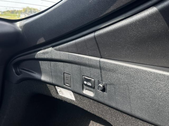 プリウス Ａツーリングセレクション　パノラミックビューモニター　禁煙車　パワーシート　前後ドラレコ　ＥＴＣ２．０　８インチディスプレイ　フルセグＴＶ　シートヒーター　トヨタセーフティセンス　クリアランスソナー（36枚目）