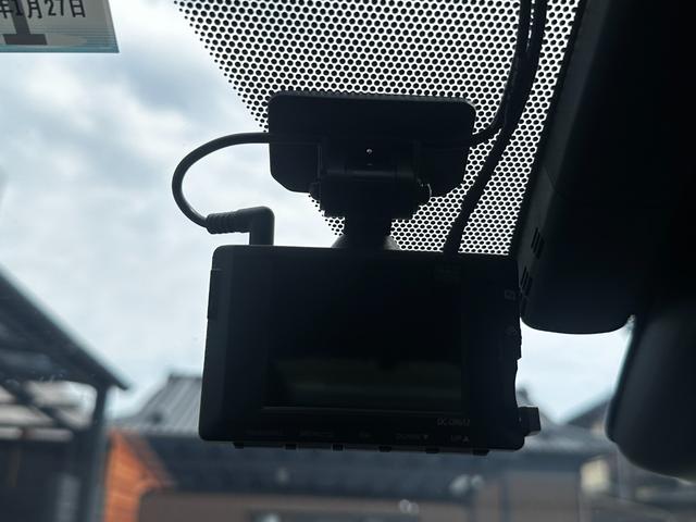 プリウス Ａツーリングセレクション　パノラミックビューモニター　禁煙車　パワーシート　前後ドラレコ　ＥＴＣ２．０　８インチディスプレイ　フルセグＴＶ　シートヒーター　トヨタセーフティセンス　クリアランスソナー（46枚目）