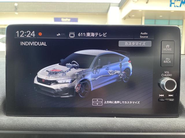 シビック タイプＲ　レーシングブラックパッケージ　登録済未使用車　衝突軽減　純正ナビ　フルセグ　Ｂｌｕｅｔｏｏｔｈ　スマホ連携　ＬＥＤヘッドライト　レーダークルーズコントロール　クリアランスソナー　ビルトインＥＴＣ　スマートキー　プッシュスタート（8枚目）