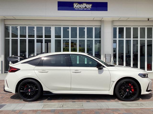 車両本体価格には『ご納車前の法定点検整備費用』と安心の『３か月３０００ｋｍの無料保証』が含まれております。