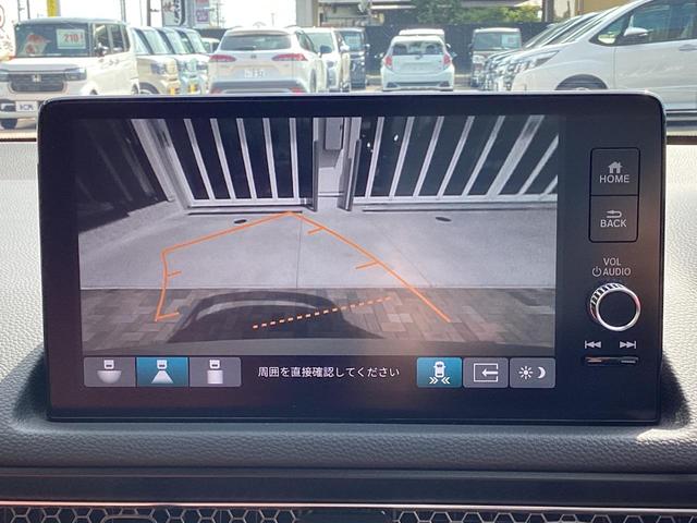大型画面で確認できるガイド付きバックカメラです。商業施設や立体駐車場、夜間の後方確認に役立ちます。