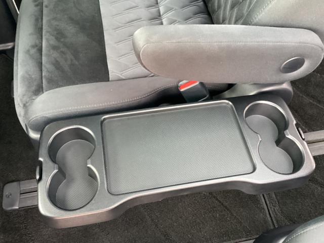 �e�[�u���ƃh�����N�z���_�[�����Ă܂��B