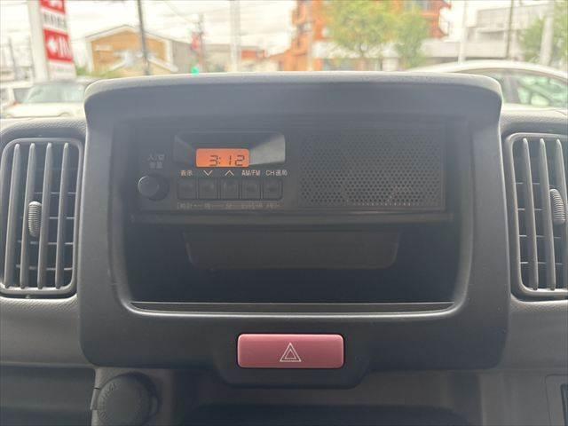 エブリイ ＰＡリミテッド　ユーザー買取車　５速ＭＴ　ワンオーナー　キーレスキー　パワーウィンドウ　衝突軽減ブレーキ　レーンキープアシスト　オートライト　コーナーセンサー　助手席エアバッグ　横滑り防止装置　アンチロックブレーキ（4枚目）