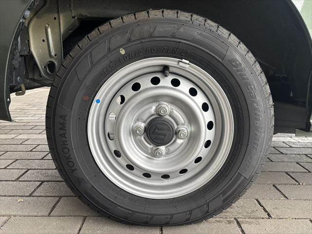 エブリイ ＰＡリミテッド　ユーザー買取車　５速ＭＴ　ワンオーナー　キーレスキー　パワーウィンドウ　衝突軽減ブレーキ　レーンキープアシスト　オートライト　コーナーセンサー　助手席エアバッグ　横滑り防止装置　アンチロックブレーキ（24枚目）