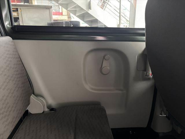 エブリイ ＰＡリミテッド　ユーザー買取車　５速ＭＴ　ワンオーナー　キーレスキー　パワーウィンドウ　衝突軽減ブレーキ　レーンキープアシスト　オートライト　コーナーセンサー　助手席エアバッグ　横滑り防止装置　アンチロックブレーキ（53枚目）