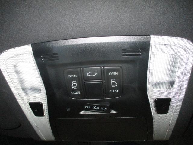 両側電動スライドドア装備！運転席よりボタン一つで開閉可能でございます。