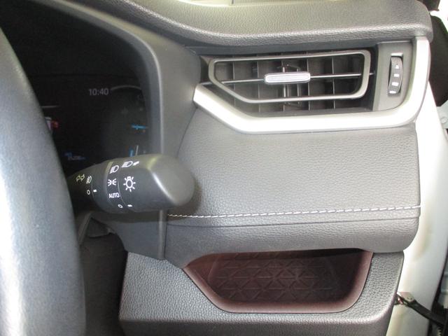 RAV4 ハイブリッドG フルセグTV付きSDナビバックモニター CDDVD再生 Bluetooth ETC トヨタセーフティーセンス ICS スマートキー(スペアキー付) LEDヘッドライト ドライブレコーダー 4WD HV(32枚目)