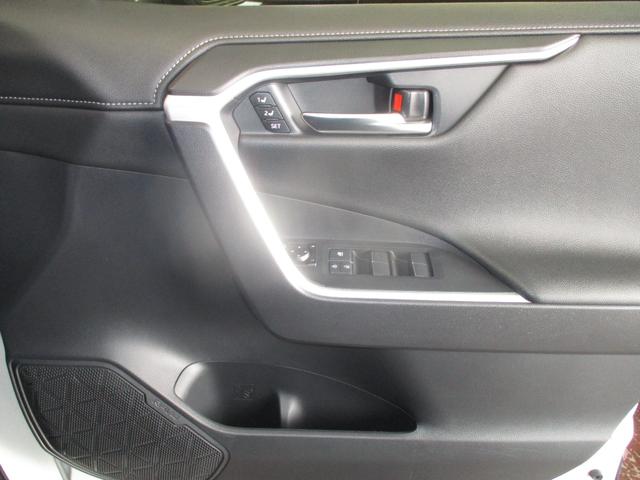 RAV4 ハイブリッドG フルセグTV付きSDナビバックモニター CDDVD再生 Bluetooth ETC トヨタセーフティーセンス ICS スマートキー(スペアキー付) LEDヘッドライト ドライブレコーダー 4WD HV(40枚目)