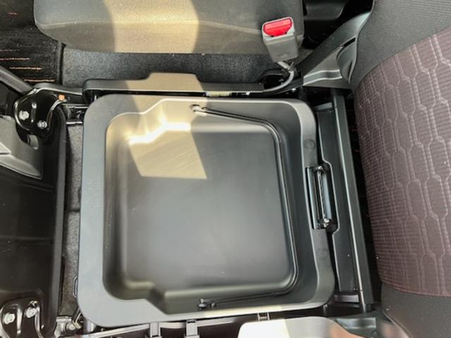 ワゴンRスティングレー ハイブリッドX /4WD/ヘッドアップディスプレイ/純正ナビ/全方位モニター/フルセグTV/BT/ETC/LEDヘッドライト・フォグランプ/シートヒーター/純正14インチアルミホイール/車検2年付き/スマートキー2本(40枚目)