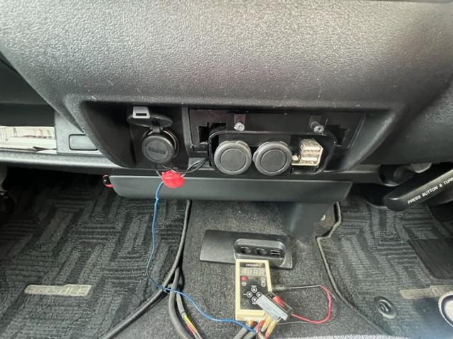 レジアスエースバン ロングスーパーGL /TSS/車中泊用ベッドキット/クライツォ製シートカバー/ワンオーナー/禁煙車/両側スライドドア・後部ドアイージークローザー/スマートキー2本/プッシュスタート/カロッツェリアサイバーナビ(32枚目)