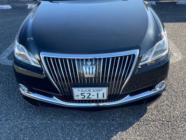 クラウンハイブリッド ロイヤルサルーン クラウン ハイブリッド ロイヤルサルーン マジェスタ風カスタム フロント純正マジェスタバンパー 社外のアルミ フロントエアロ リアエアロ リア2つスポイラー 純正ナビ(6枚目)