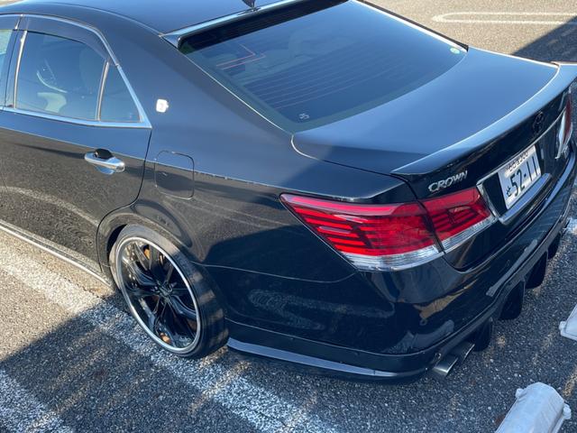 クラウンハイブリッド ロイヤルサルーン クラウン ハイブリッド ロイヤルサルーン マジェスタ風カスタム フロント純正マジェスタバンパー 社外のアルミ フロントエアロ リアエアロ リア2つスポイラー 純正ナビ(10枚目)