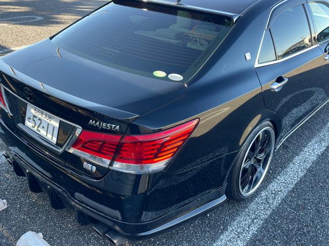 クラウンハイブリッド ロイヤルサルーン クラウン ハイブリッド ロイヤルサルーン マジェスタ風カスタム フロント純正マジェスタバンパー 社外のアルミ フロントエアロ リアエアロ リア2つスポイラー 純正ナビ(11枚目)