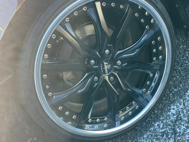 クラウンハイブリッド ロイヤルサルーン クラウン ハイブリッド ロイヤルサルーン マジェスタ風カスタム フロント純正マジェスタバンパー 社外のアルミ フロントエアロ リアエアロ リア2つスポイラー 純正ナビ(16枚目)