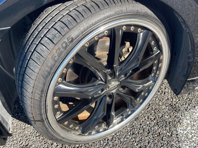 クラウンハイブリッド ロイヤルサルーン クラウン ハイブリッド ロイヤルサルーン マジェスタ風カスタム フロント純正マジェスタバンパー 社外のアルミ フロントエアロ リアエアロ リア2つスポイラー 純正ナビ(19枚目)