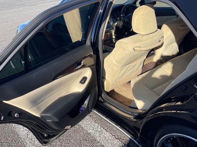 クラウンハイブリッド ロイヤルサルーン クラウン ハイブリッド ロイヤルサルーン マジェスタ風カスタム フロント純正マジェスタバンパー 社外のアルミ フロントエアロ リアエアロ リア2つスポイラー 純正ナビ(25枚目)