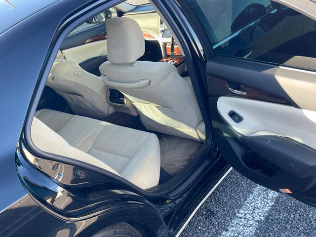 クラウンハイブリッド ロイヤルサルーン クラウン ハイブリッド ロイヤルサルーン マジェスタ風カスタム フロント純正マジェスタバンパー 社外のアルミ フロントエアロ リアエアロ リア2つスポイラー 純正ナビ(26枚目)