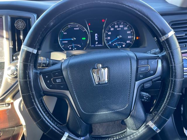 クラウンハイブリッド ロイヤルサルーン クラウン ハイブリッド ロイヤルサルーン マジェスタ風カスタム フロント純正マジェスタバンパー 社外のアルミ フロントエアロ リアエアロ リア2つスポイラー 純正ナビ(30枚目)